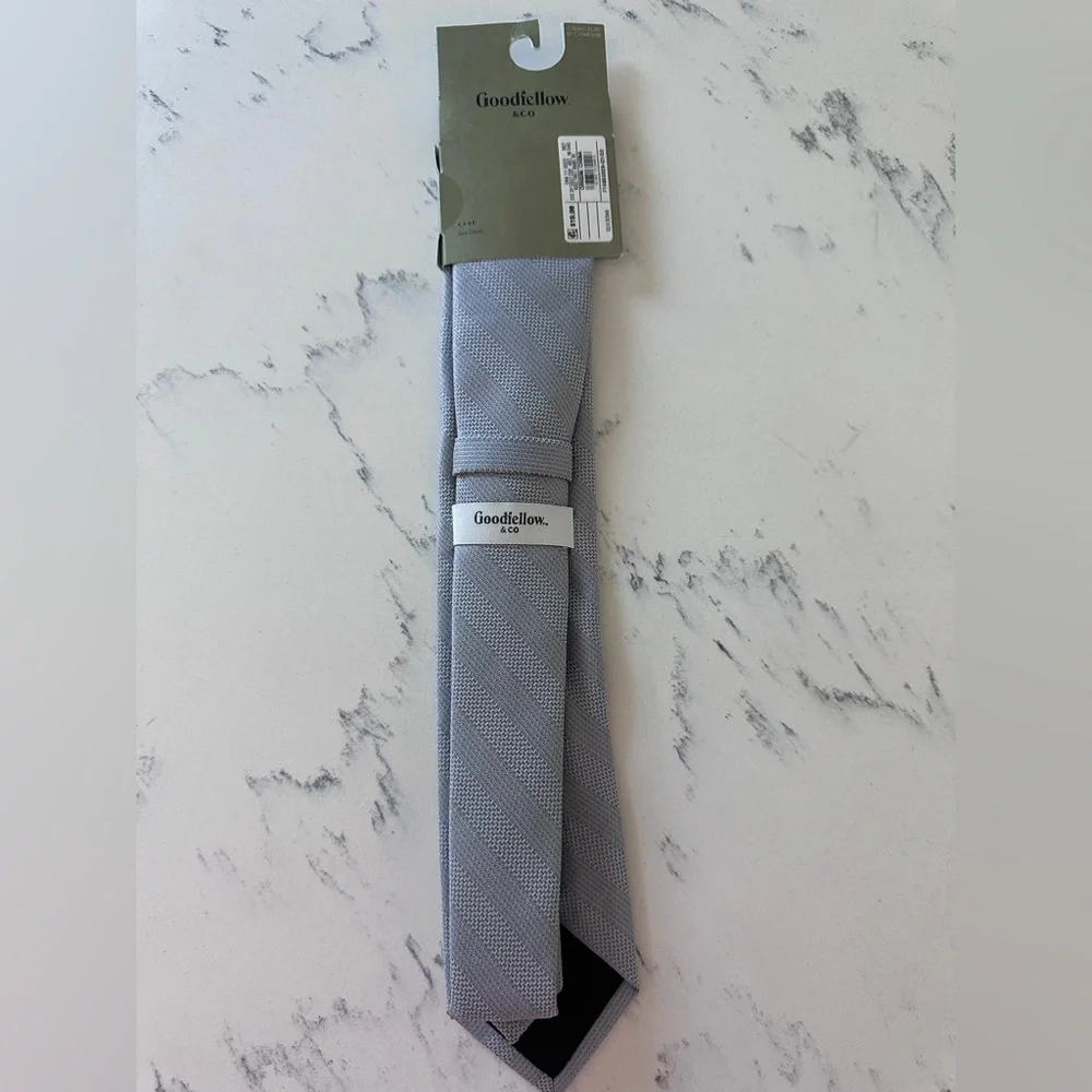 NWT Goodfellow & Co Men's Elegant Gray Striped Tie - Picture 1 of 5
